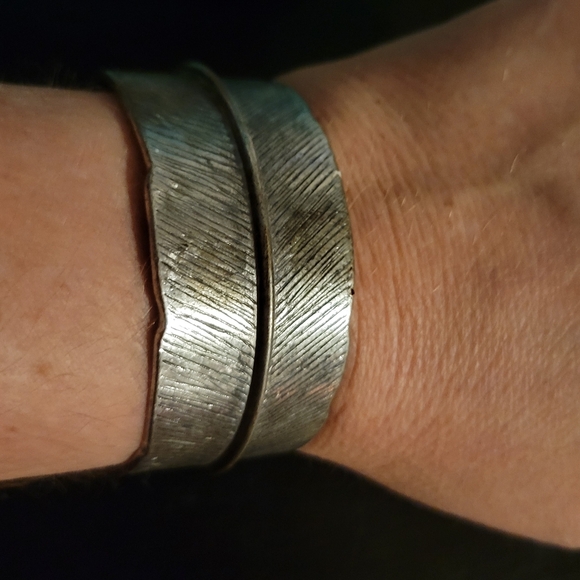 Cuff bracelet - Picture 2 of 2